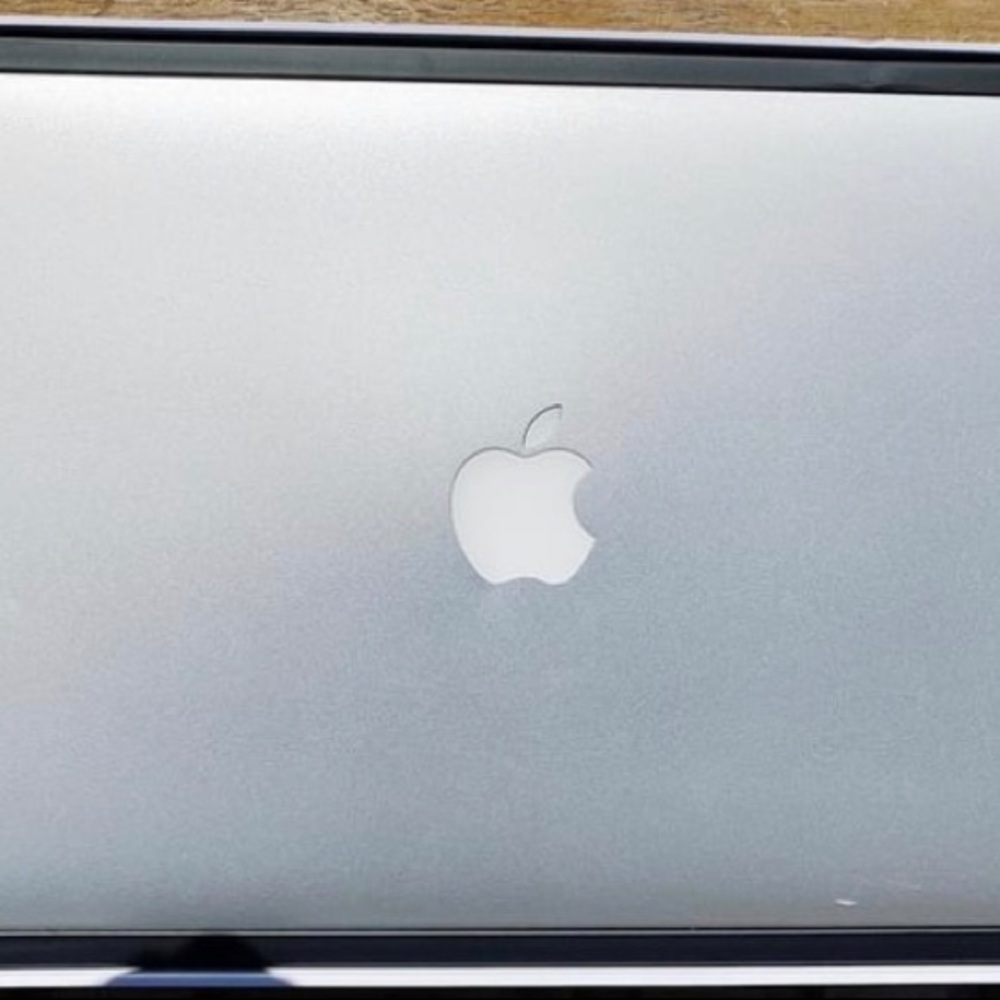 Apple lab top